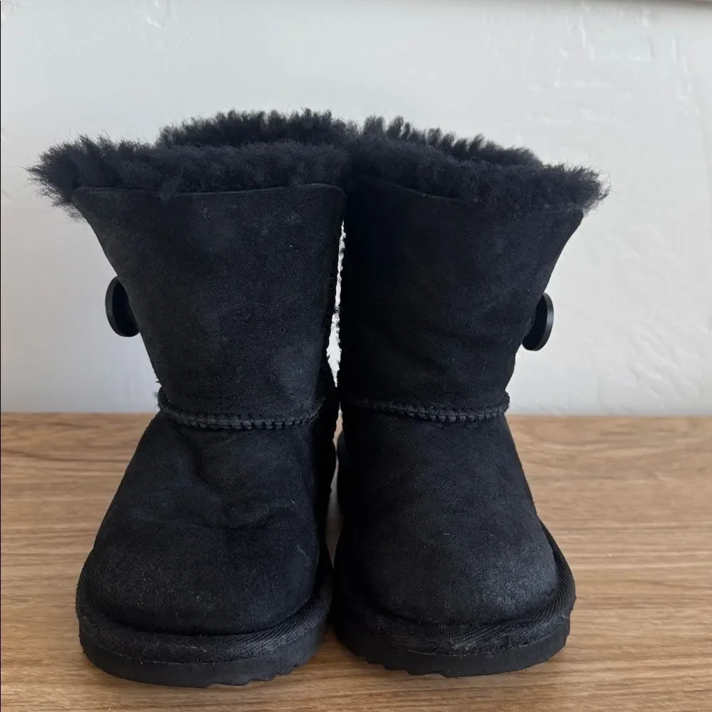UGG Black Baby Infant Cozy Shearling Boots Casual Winter Booties Size 6